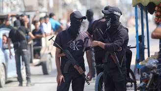 Forças de segurança ligadas ao Hamas foram mobilizadas em toda a Faixa de Gaza para supervisionar a transição após a retirada israelense