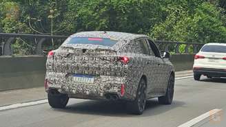 BMW X2 flagrado em testes na Rodovia dos Imigrantes