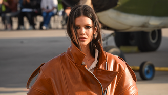 Vitória Strada no desfile da Forca no SPFW 