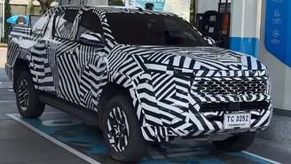 Nova Toyota Hilux 2027 em testes na Tailândia