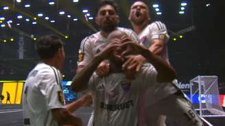 Jogadores do Funkbol comemorando gol