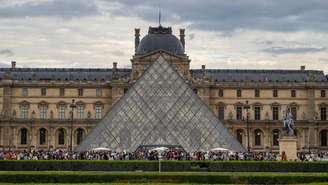 O Museu do Louvre existe desde 1793 e é o mais conhecido e visitado do mundo