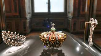 Joias reais roubadas do patrimônio francês de valor "inestimável" podem ser desmontadas e vendidas em pedaços facilmente após o roubo, segundo autoridades.