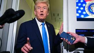 Trump postou sobre o aumento de tarifas enquanto voava para a Malásia no sábado