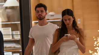João Guilherme e Bruna Marquezine são vistos juntos em shopping no Rio de Janeiro
