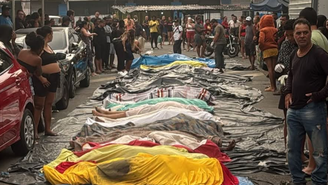 Corpos de pessoas mortas em operação no Rio foram levados a praça na Penha