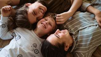 O processo de adoção prioriza a capacidade de oferecer um lar estável, afetuoso e seguro — independentemente da orientação sexual dos adotantes – depositphotos.com / annas.stills.gmail.com