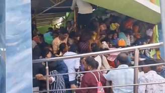 Tumulto em templo na Índia deixou mortos e feridos