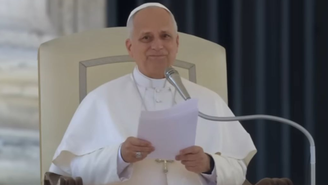 Durante a oração do Angelus, o Papa Leão XIV ressaltou a importância de se apoiar em Jesus para relembrar a memória daqueles que já se foram
