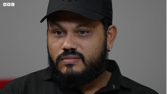 Em entrevista a BBC, Viswashkumar Ramesh chorou ao falar sobre a perda do irmão no acidente