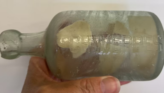 Cartas foram achadas em garrafa em praia na Austrália