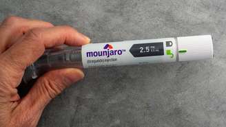 Enquanto o Ozempic age no receptor GLP-1, o Mounjaro combina ação dupla nos receptores GLP-1 e GIP, potencializando os efeitos sobre glicose e metabolismo – depositphotos.com / mariar12