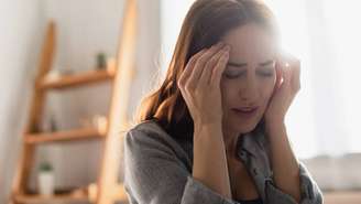 Triptanos, como sumatriptano e rizatriptano, agem nos receptores de serotonina, aliviando sintomas da enxaqueca de forma direcionada – depositphotos.com / HayDmitriy