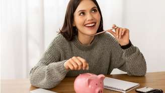 Se as contas não param de chegar e o dinheiro anda travado, essa simpatia para destravar sua vida financeira pode ajudar.