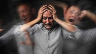 O reconhecimento do surto psicótico depende da observação de sintomas específicos, que vão além de alterações comuns do humor – depositphotos.com / serezniy