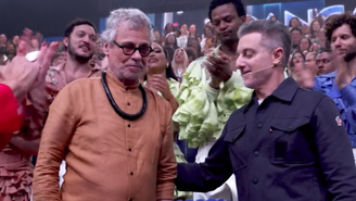 Carlinhos de Jesus volta a ficar de pé