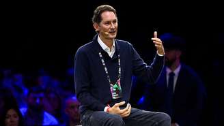 Presidente da Ferrari critica Hamilton e Leclerc