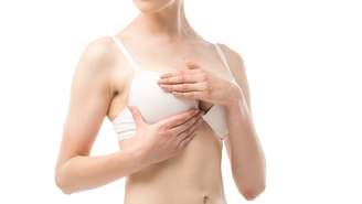 É possível fazer a identificação dos sinais iniciais tanto em casa, por meio do autoexame, quanto em consultas frequentes ao mastologista – depositphotos.com / AndrewLozovyi