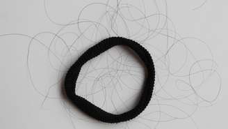 Cabelos em elástico de tecido –