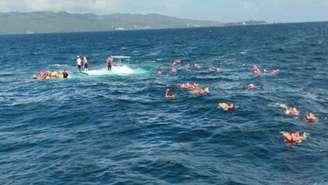 Os ocupantes de um catamarã ficaram à deriva no Caribe