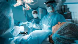 A MasSpec Pen utiliza uma gota de água e inteligência artificial para detectar tecidos cancerosos com alta precisão durante o ato cirúrgico – depositphotos.com / ArturVerkhovetskiy