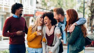 Estudo indica que a atividade cerebral pode prever futuras amizades; segundo pesquisa, padrões neurais semelhantes influenciam conexões