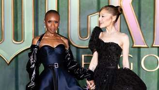 Invasor conhecido por perturbar shows de artistas famosos atacou Grande no tapete amarelo, sendo contido pela colega de elenco Cynthia Erivo