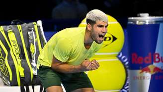 Alcaraz comemorando vitória no ATP Finals