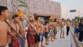 Indígenas do povo Munduruku fazem protesto na COP30