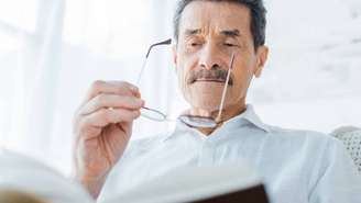 Análises da Academia Americana de Oftalmologia indicam que aproximadamente 25% da população global convive com esse problema visual. – depositphotos.com / IgorVetushko