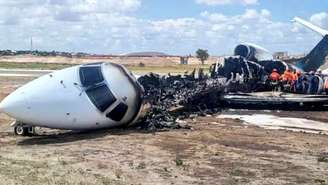Avião foi totalmente destruído pelas chamas