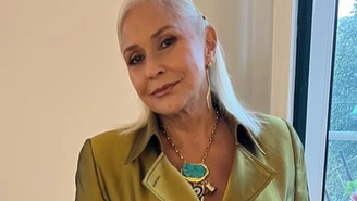 Fafá de Belém surpreende ao surgir fazendo topless na natureza / Reprodução: Instagram