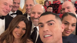 Cristiano Ronaldo tira selfie com Musk em evento na Casa Branca