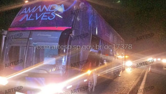 Ônibus que transportava cantora sertaneja e equipe sofreu acidente nesta sexta-feira, 28