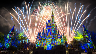 Queima de fogos no Magic Kingdom, um dos principais parques da Disney