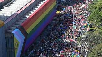 A cidade oferece desde botecos simples de bairro até rooftops sofisticados com vista panorâmica, passando por baladas de música eletrônica, bares de samba, casas de jazz, karaokês, bares de rock e festas voltadas para o público LGBTQIA+ – depositphotos.com / thenews2.com