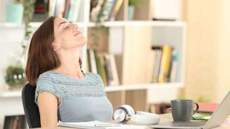 Rituais de autocuidado ajudam a desligar a mente após o trabalho; veja 5 estratégias para reduzir o estresse e relaxar