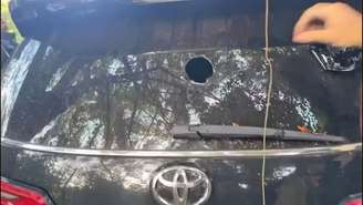 Veículo com buraco usado para dar tiros de fuzil foi encontrado durante a operação