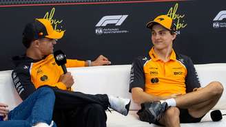 Norris ao lado de Piastri em entrevista