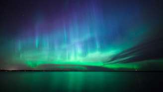Entenda como a aurora boreal se forma, onde e quando observar o fenômeno e por que as luzes do Ártico atraem viajantes do mundo todo
