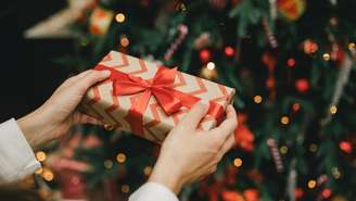 Acertar no presente do amigo secreto não precisa ser difícil. Descubra as melhores opções para cada signo e brilhe na troca de presentes!