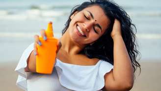O cabelo também exige protetor solar no verão