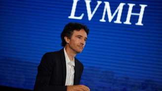 O CEO da LVMH Holding Company, Antoine Arnault, participa de uma reunião após a LVMH ter sido nomeada patrocinadora premium final dos Jogos Olímpicos de Paris 2024, em Paris, em 24 de julho de 2023.