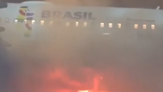 Avião da Latam é esvaziado após incêndio