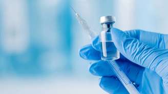 Nos Estados Unidos, órgãos como o CDC e a Academia Americana de Pediatria mantêm a recomendação de início imediato da imunização contra a hepatite B exatamente para evitar falhas de proteção, inclusive em casos em que a mãe é portadora do vírus sem saber – depositphotos.com / Inna_Dodor