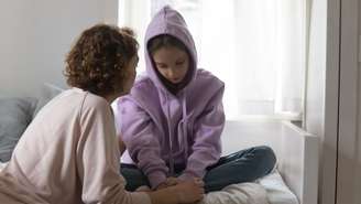 Descubra quais signos têm mais dificuldade para demonstrar amor e entenda por que eles amam muito, mas mostram pouco.