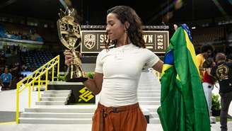 Rayssa Leal bate adversárias e é tetracampeã do SLS Super Crown