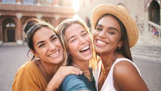 Descubra quais signos ficam melhores solteiros do que namorando e entenda por que a liberdade combina tanto com essas personalidades do Zodíaco.