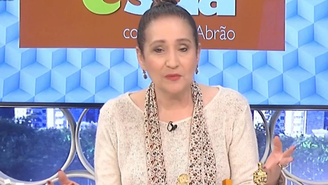 Produtora de Sonia Abrão é acusada de atrasar salários e cortar vale