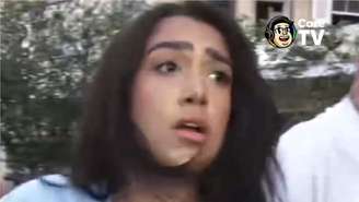 A repórter Aline Gomes durante momentos em que é agredida durante transmissão ao vivo